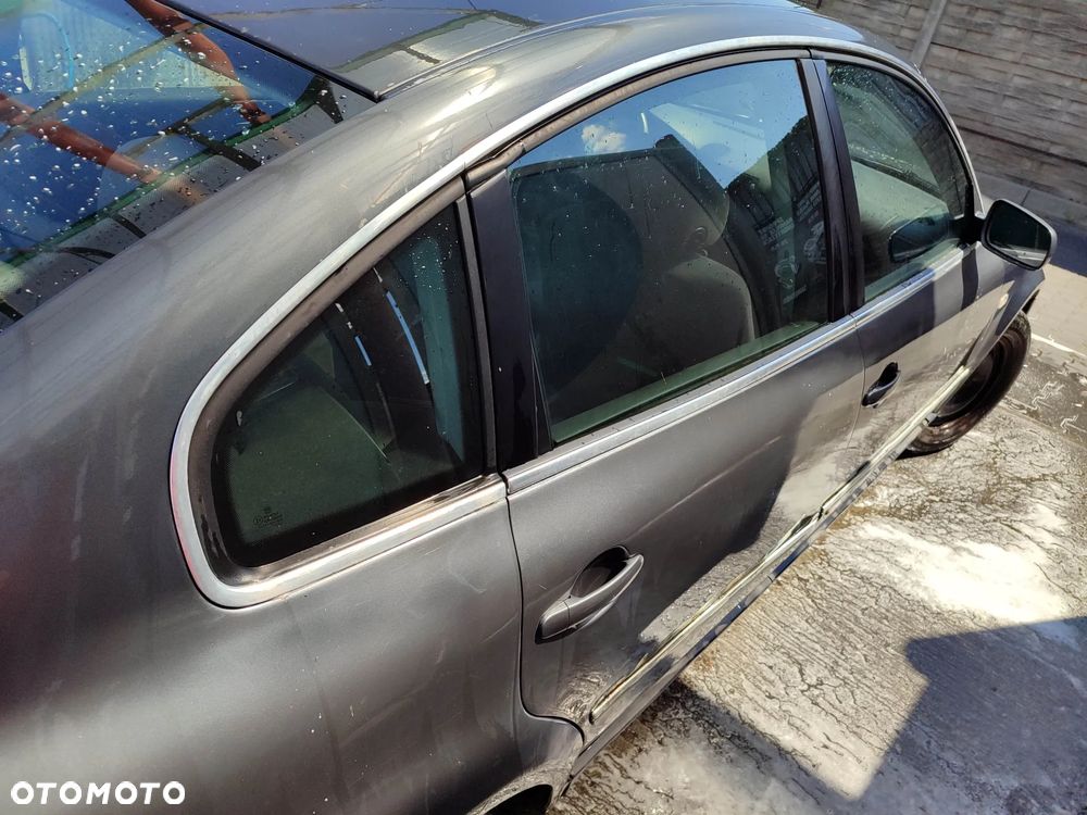 Volkswagen Passat 1.8T - 16