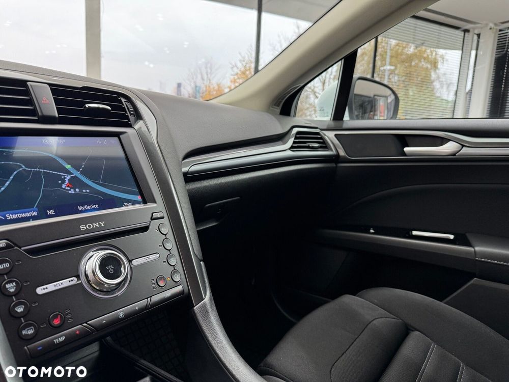 Ford Mondeo - 32
