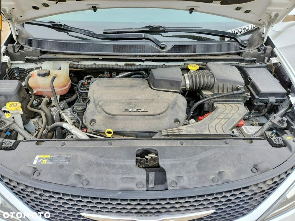 Chrysler Pacifica - 11
