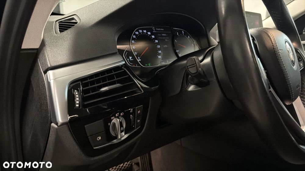 BMW Seria 5 520d mHEV - 16
