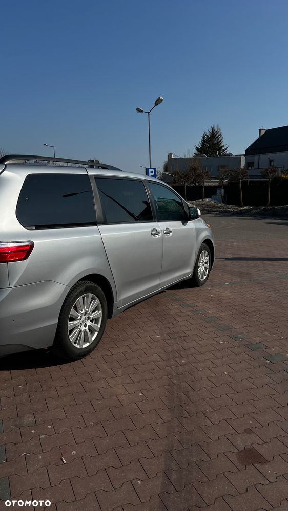 Toyota Sienna 3.5 V6 XLE AWD - 9