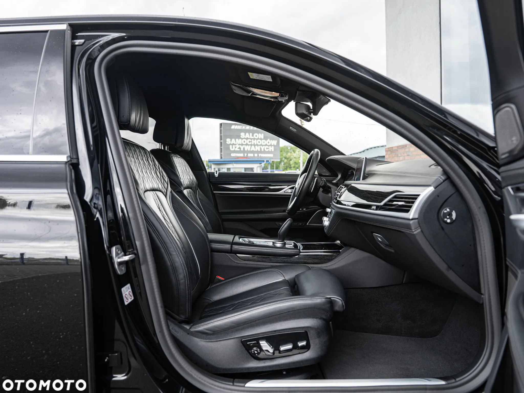 BMW Seria 7 750i xDrive - 26