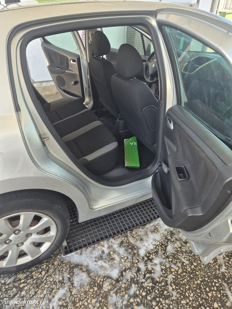 Peugeot 207 1.4 HDi Urban - 10