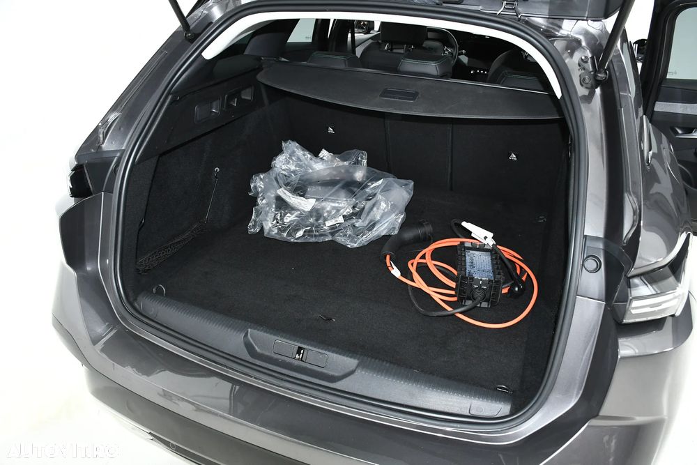 Peugeot 308 SW Plug-In Hybrid 180 e-EAT8 GT - 23