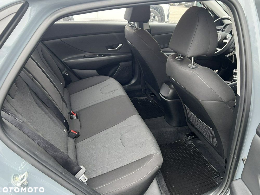 Hyundai Elantra - 11