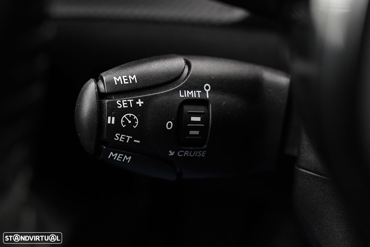 Peugeot 208 1.2 PureTech Allure - 18