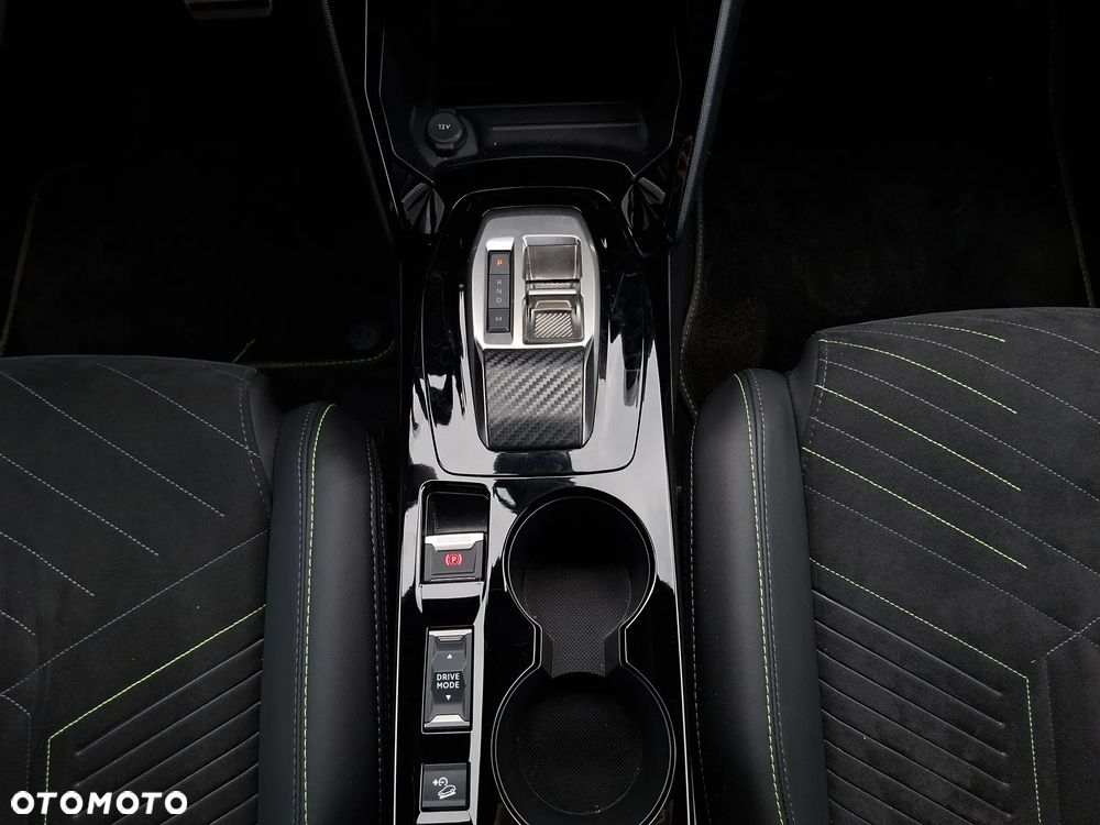Peugeot 2008 Hybrid 136 e-DSC GT - 23
