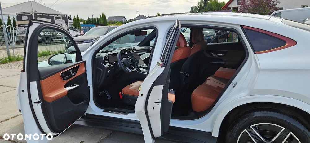 Mercedes-Benz GLC 300 4Matic 9G-TRONIC AMG Line Advanced - 24