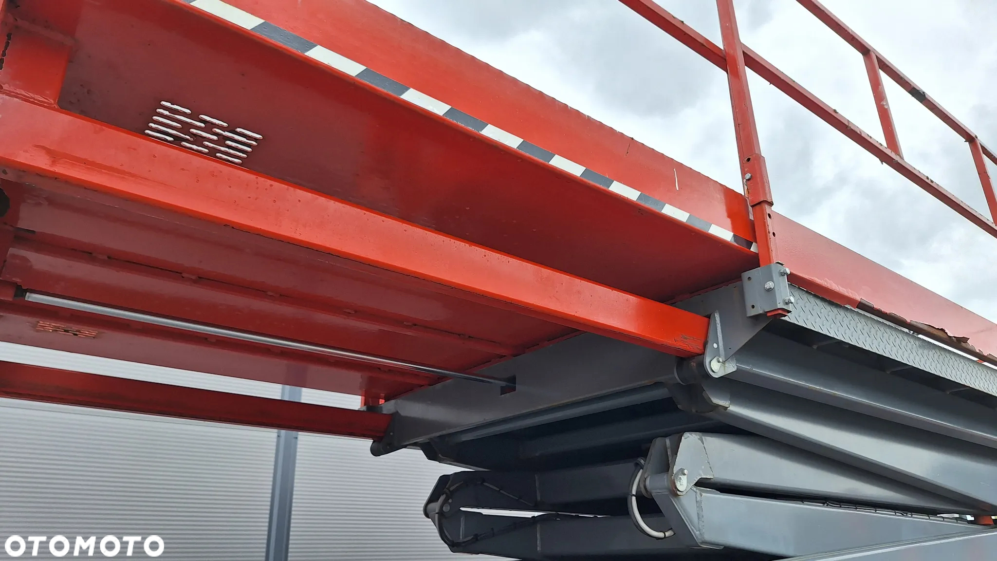 Skyjack SJ9250 Podest Podnośnik Nożycowy Terenowy Spalinowy 4x4 - 10