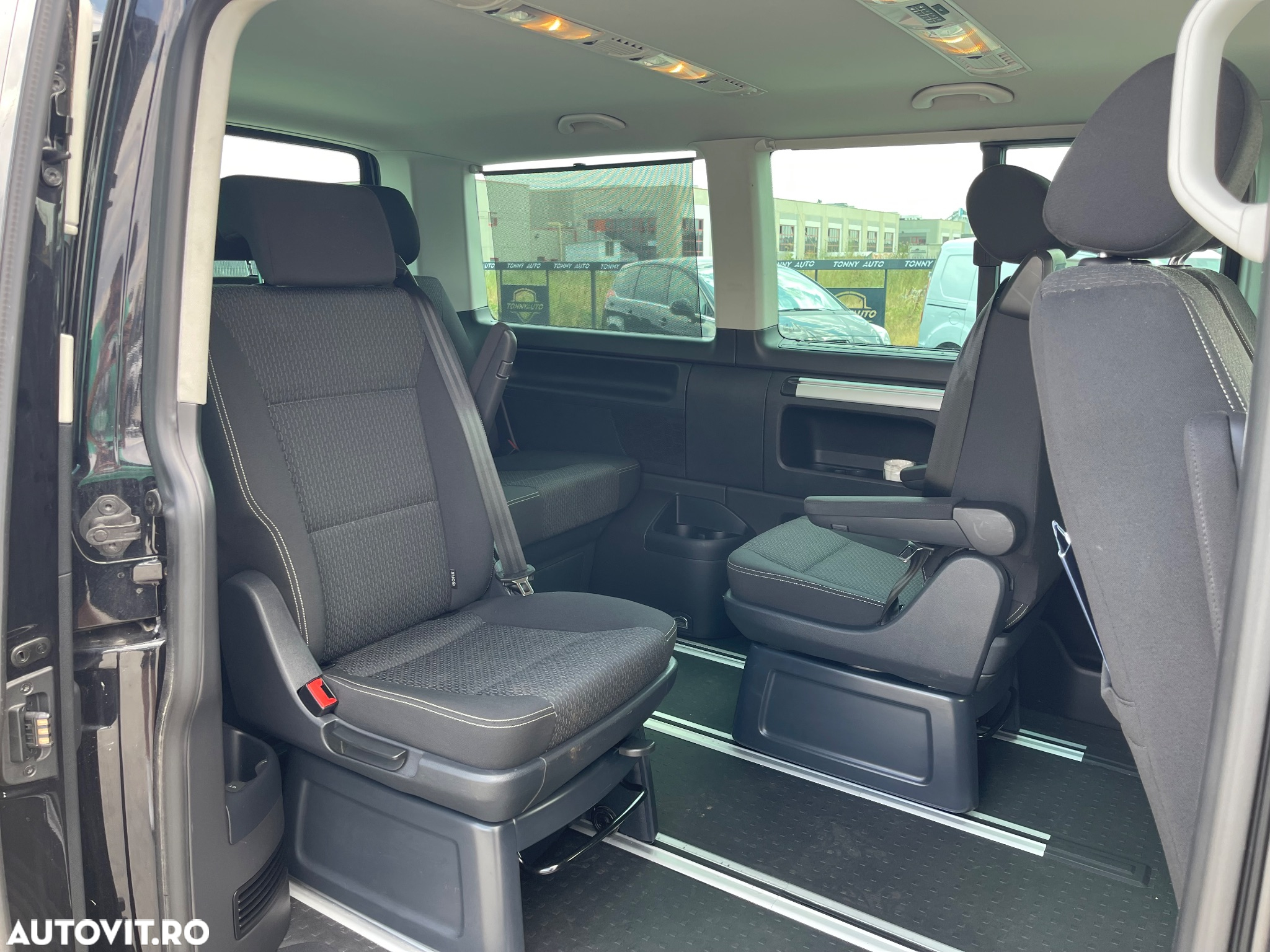 Volkswagen Multivan - 14