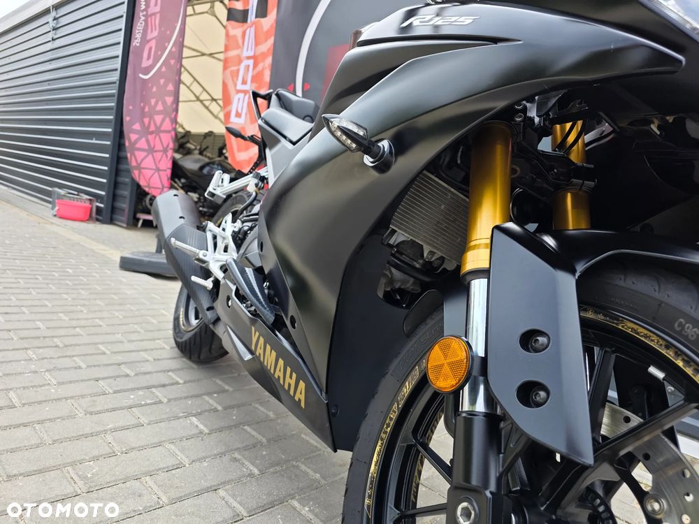 Yamaha YZF - 27
