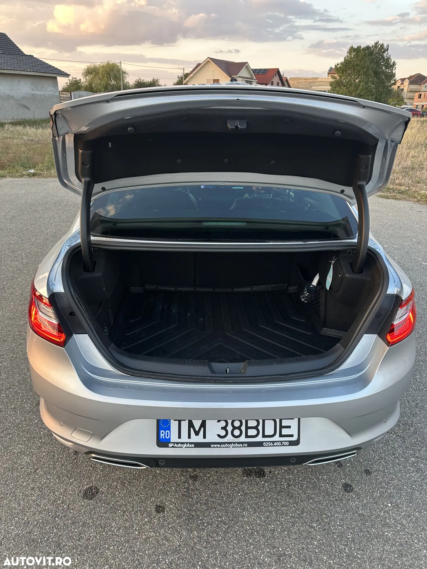 Renault Megane BLUE dCi 115 EDC Techno - 8