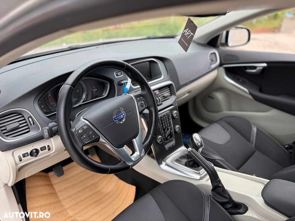 Volvo V40 D2 R Design - 3