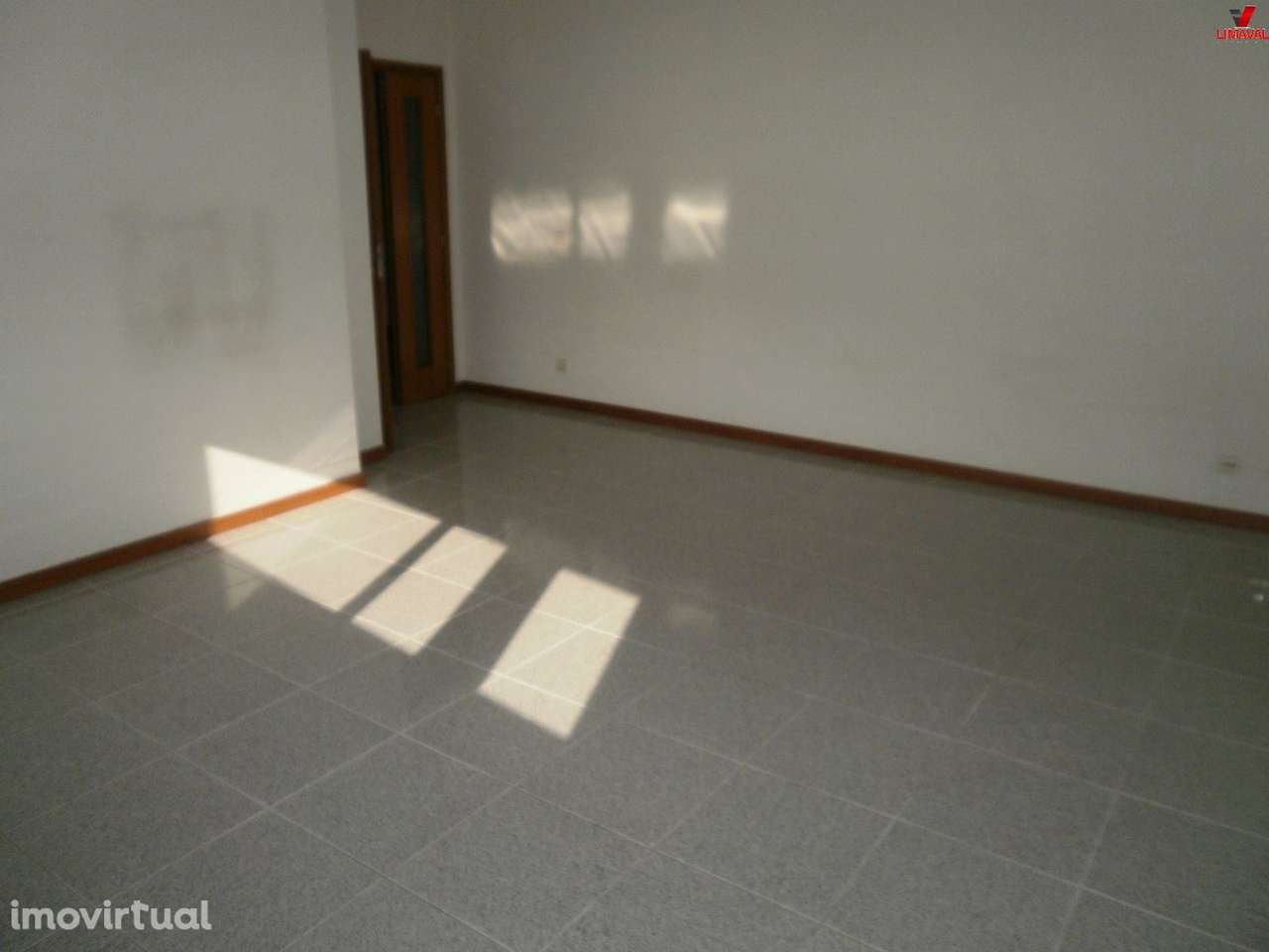 Apartamento, para arrendamento, Vila Nova de Gaia - Santa Marinha - Grande imagem: 2/5