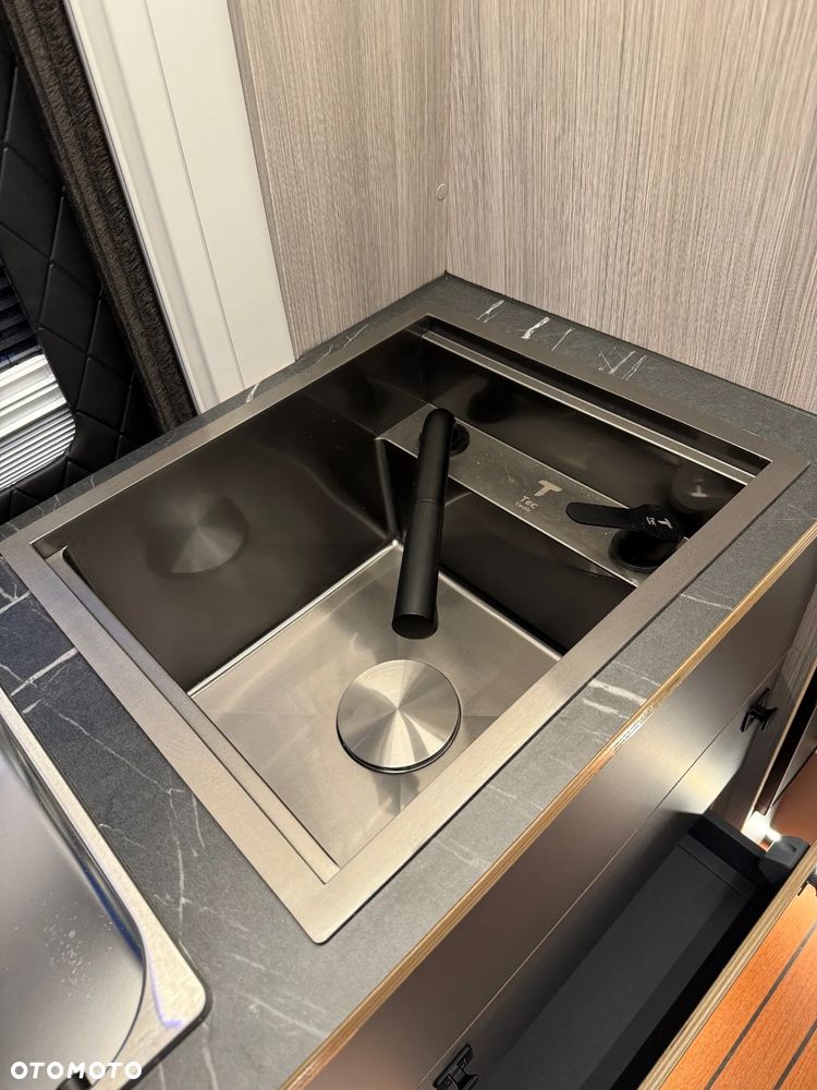 Mercedes-Benz Sprinter - 20