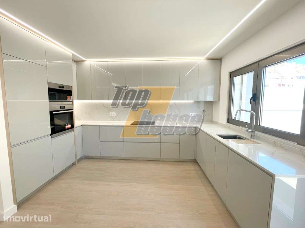 Apartamento T5 Duplex novo com parqueamento - Costa de Caparica - Grande imagem: 2/35