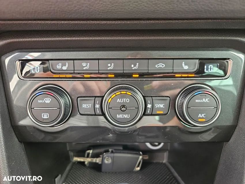 Volkswagen Tiguan - 9