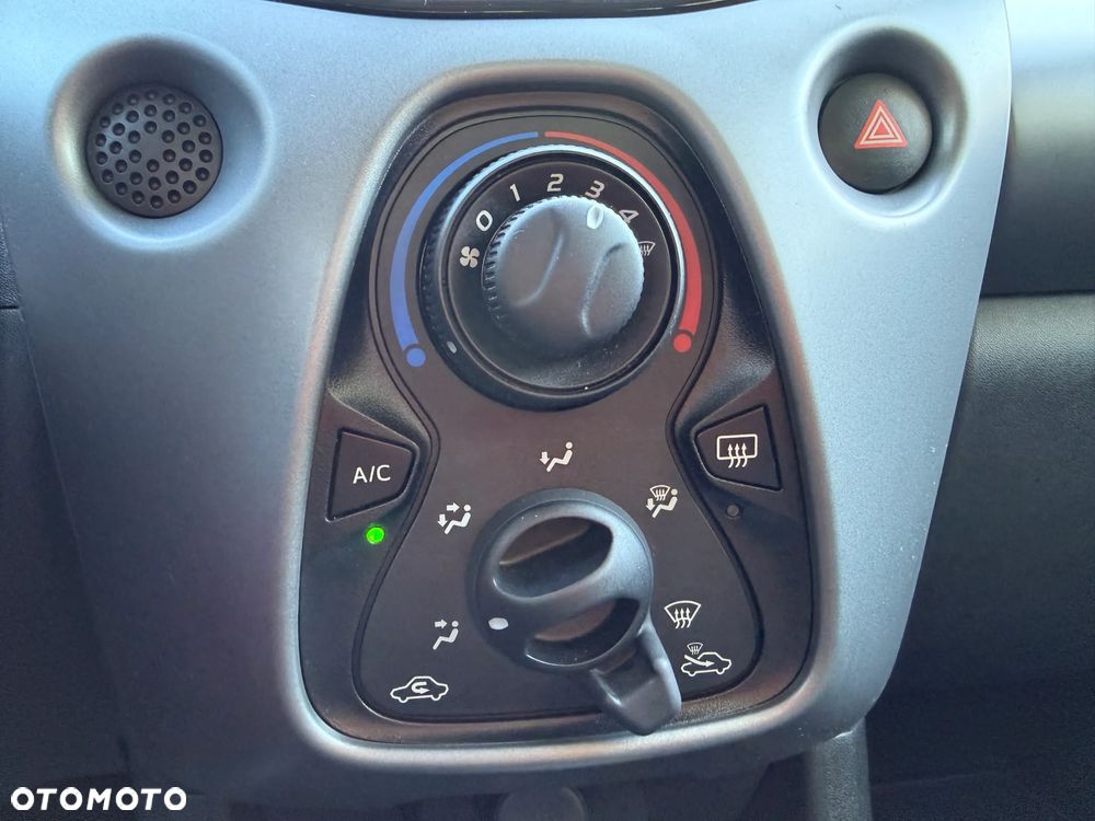 Toyota Aygo x-play connect - 20