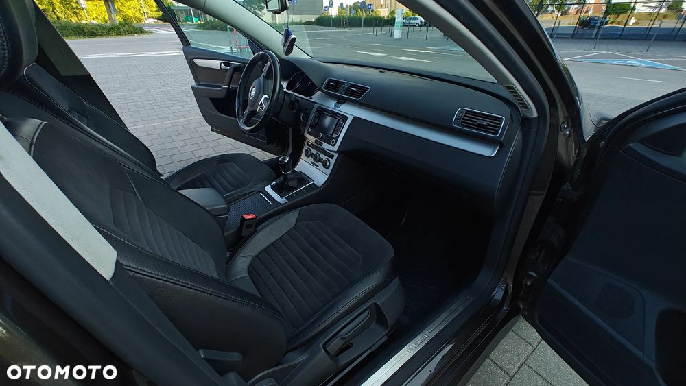 Volkswagen Passat 1.4 TSI BMT Highline - 17