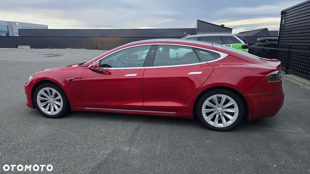 Tesla Model S - 34