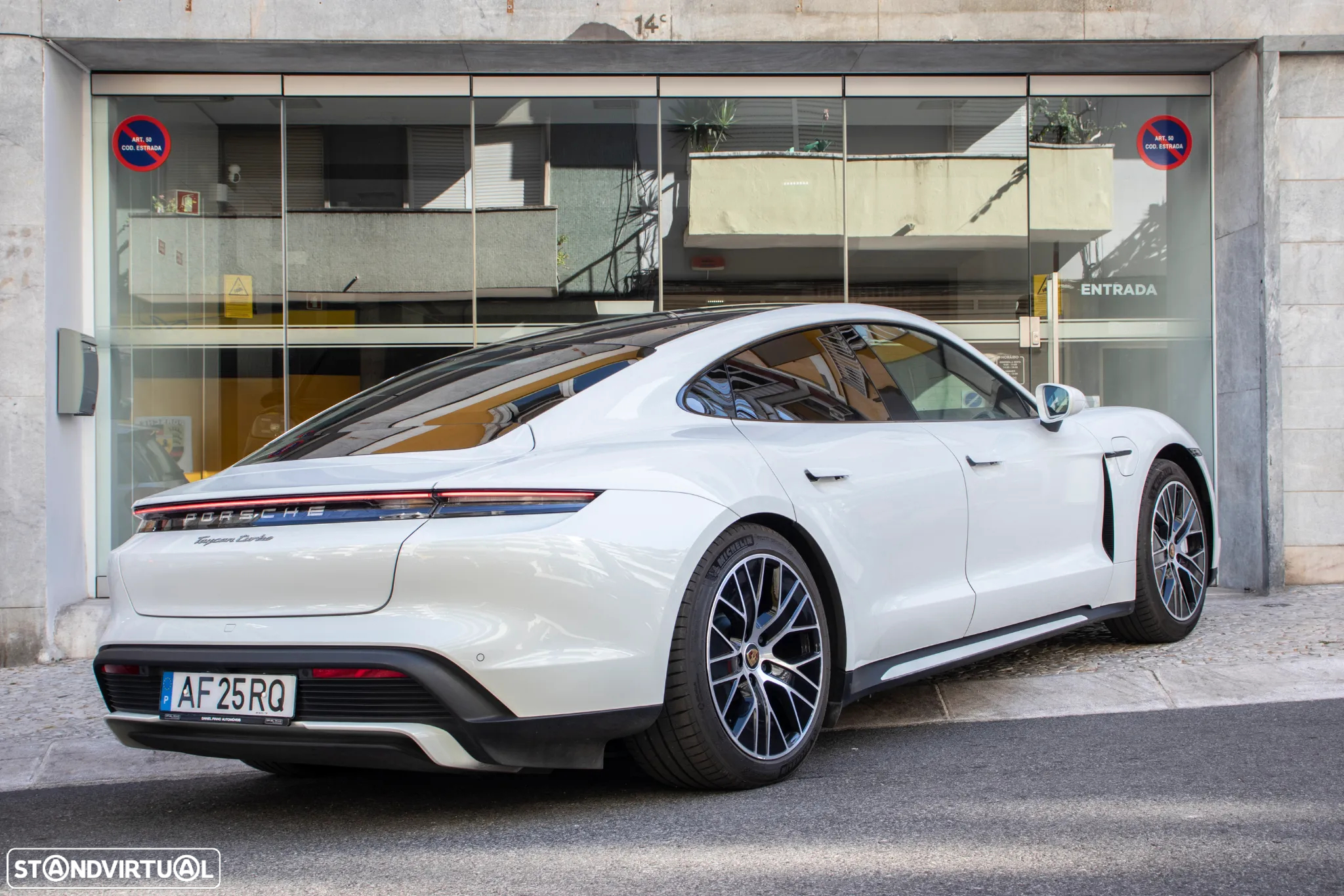 Porsche Taycan Turbo - 4
