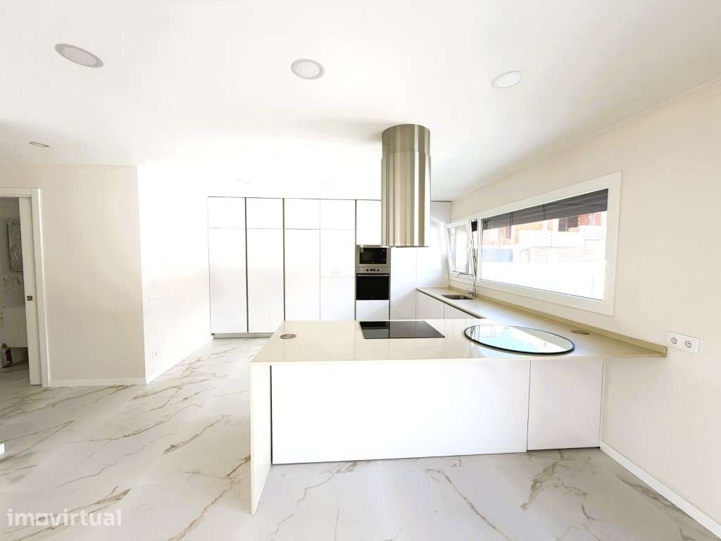 Moradia T5 de Luxo com Piscina e Jardim | Ponte do Rol | Torres Vedras - Grande imagem: 4/33