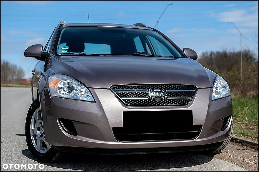 Kia Ceed - 10