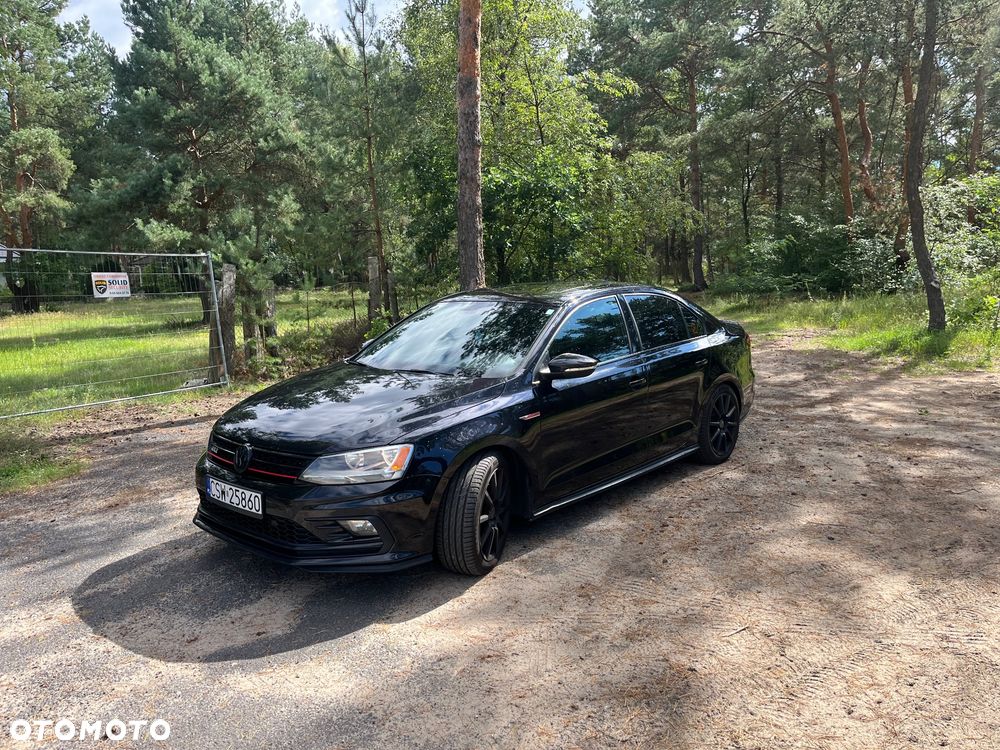 Volkswagen Jetta - 1