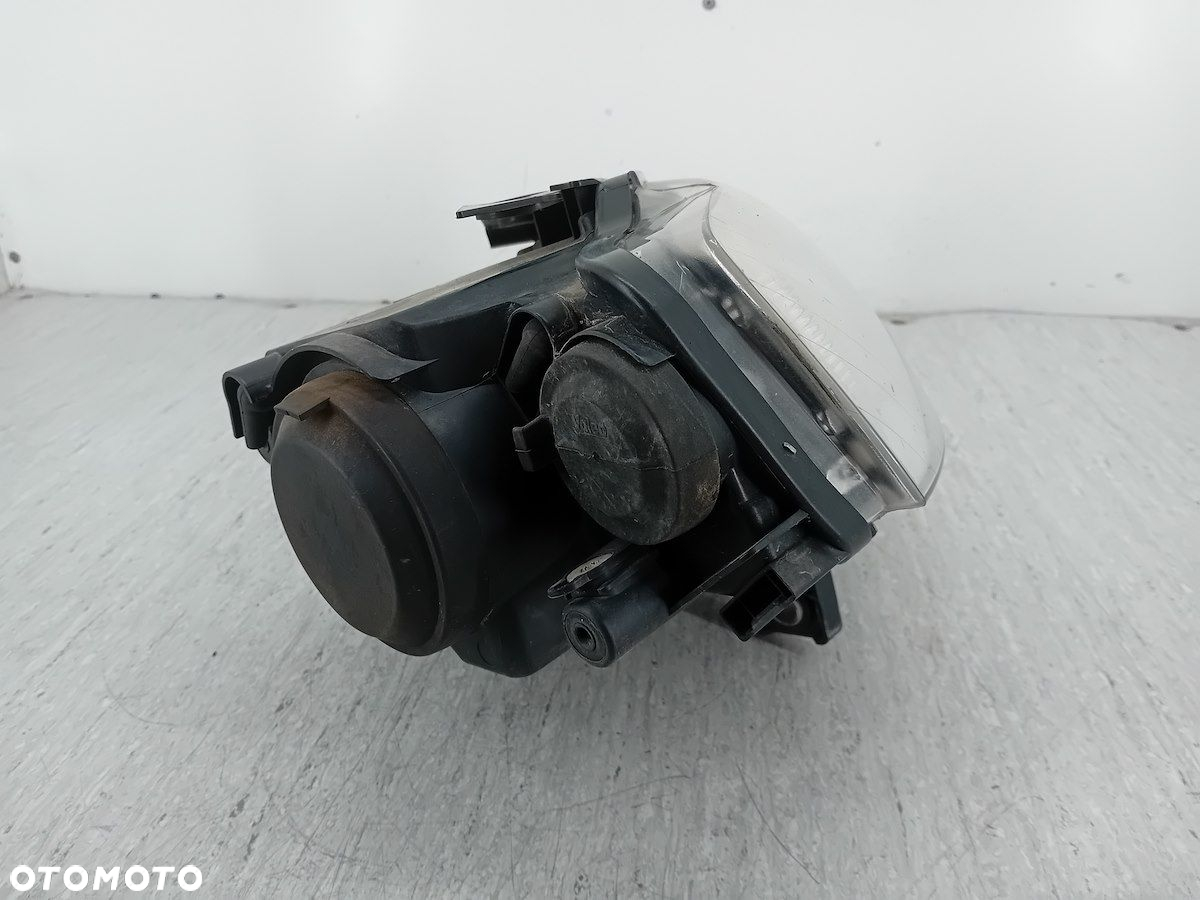 LAMPA PRZÓD PRAWA VW PASSAT B6 - 4