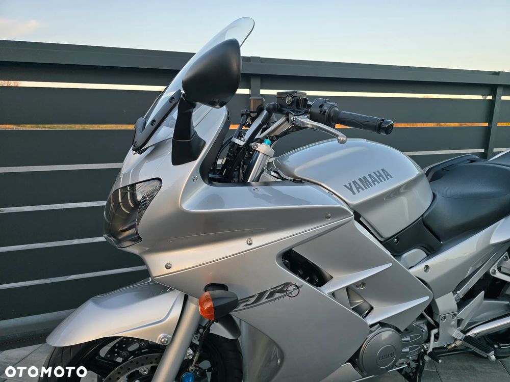 Yamaha FJR - 26