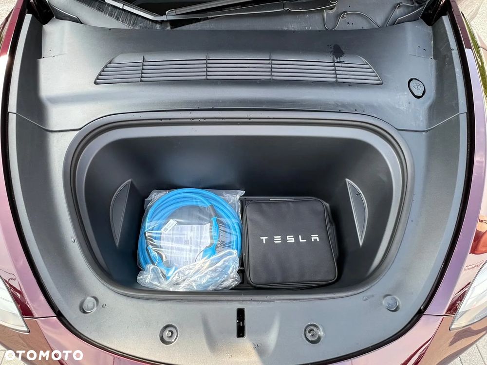Tesla Y Performance AWD - 6