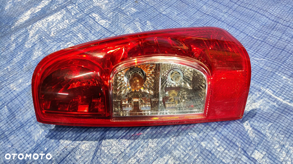 LAMPA TYŁ TYLNA PRAWY TYŁ KOMPLETNA ISUZU D-MAX LIFT