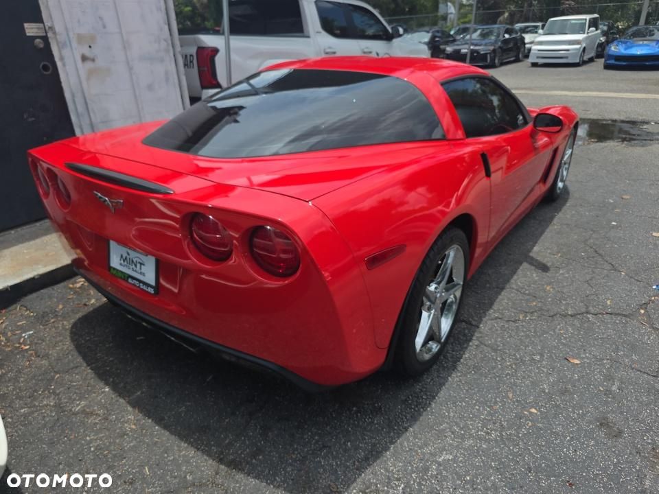 Chevrolet Corvette - 4