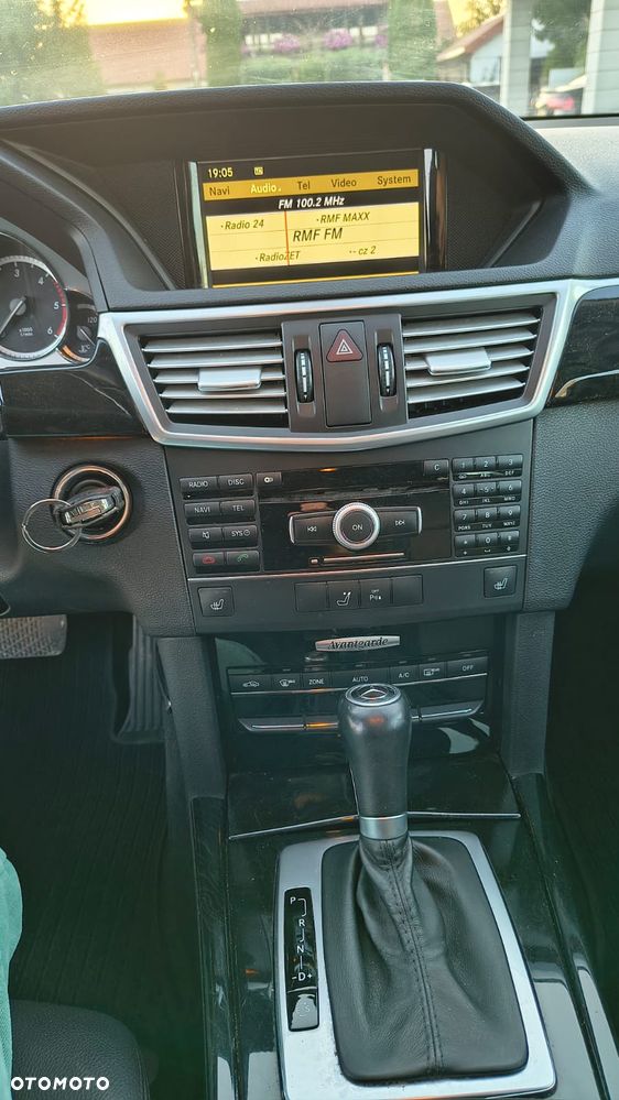 Mercedes-Benz Klasa E 250 CDI DPF BlueEFFICIENCY Automatik Avantgarde - 17