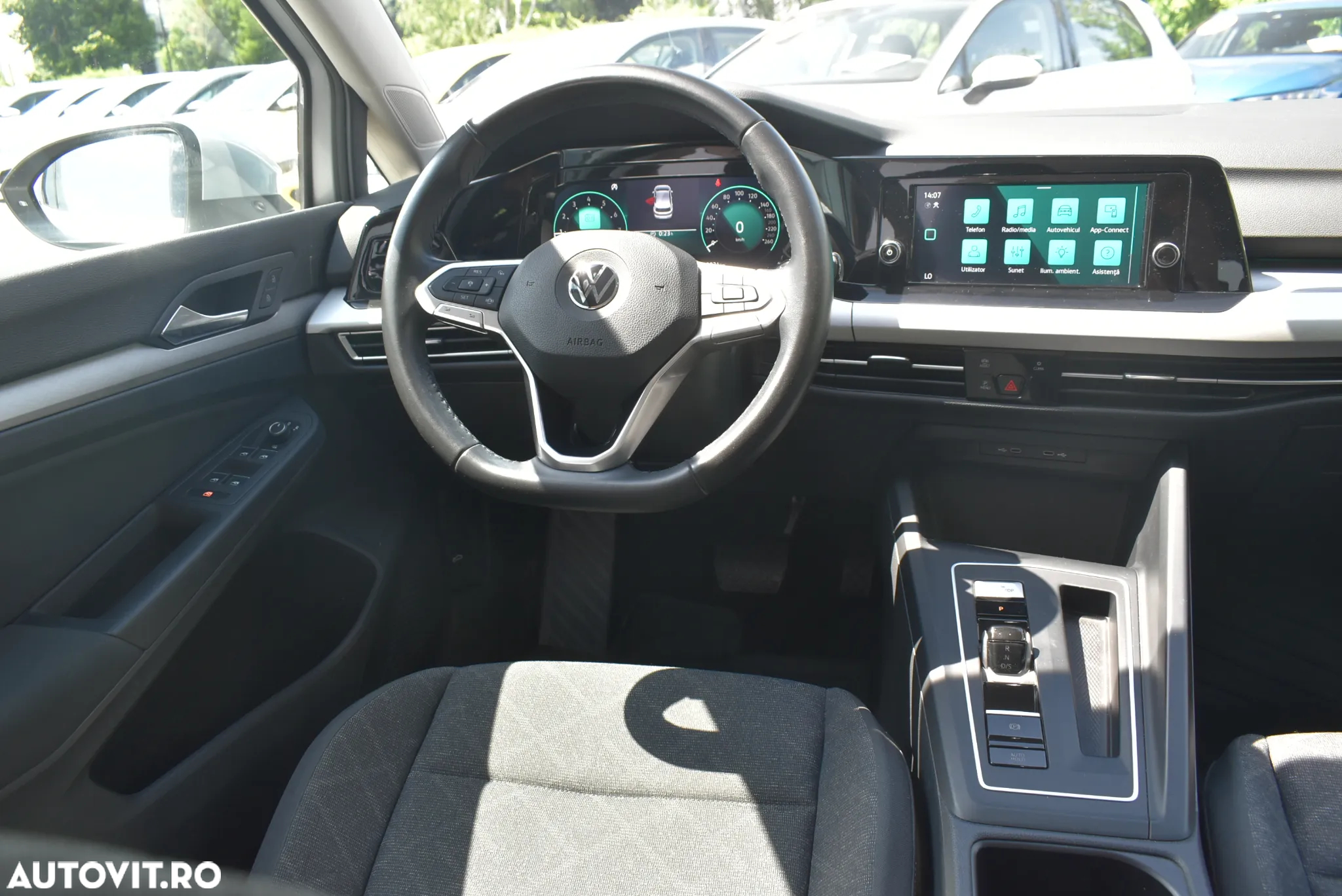 Volkswagen Golf 1.0 eTSI DSG MHEV Life - 5