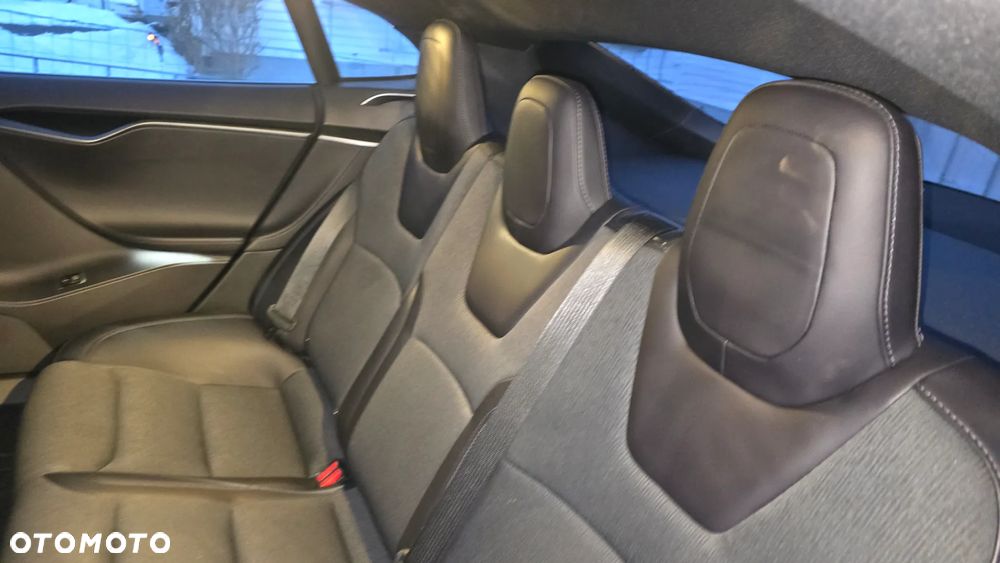 Tesla Model S - 15