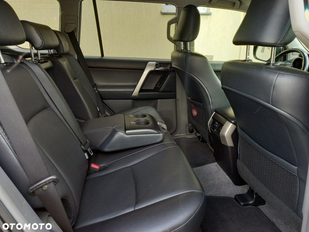 Toyota Land Cruiser - 24