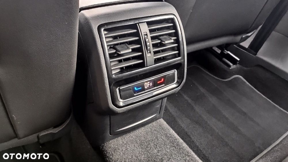 Volkswagen Passat - 33