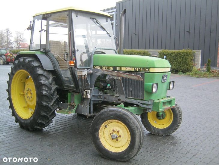 John Deere 2250 - 2
