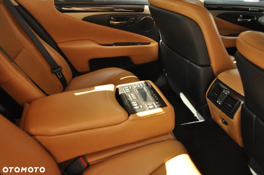 Lexus LS 460 Superior AWD EU6 - 12
