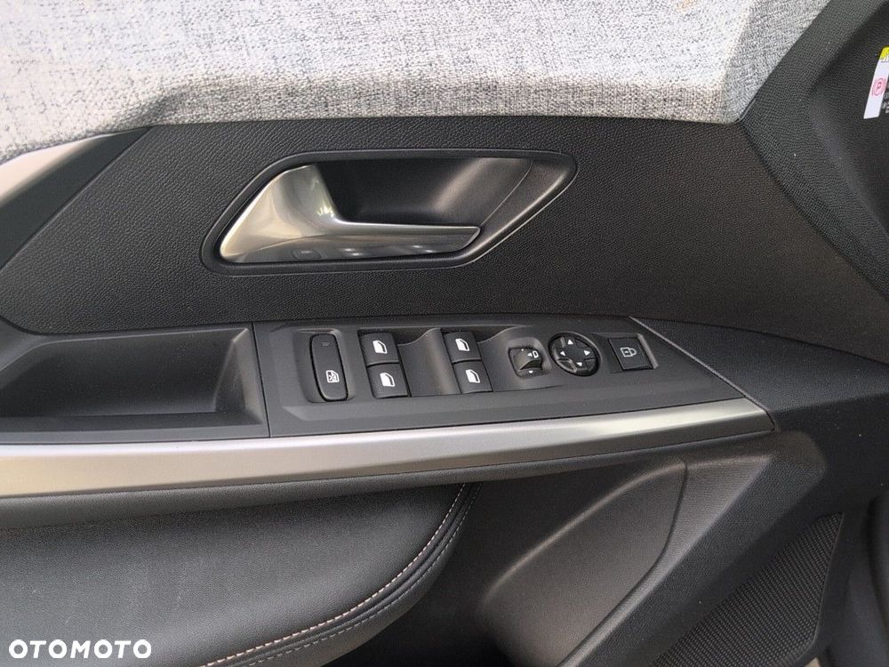 Peugeot 3008 1.2 PureTech mHEV Allure e-DCS6 - 12