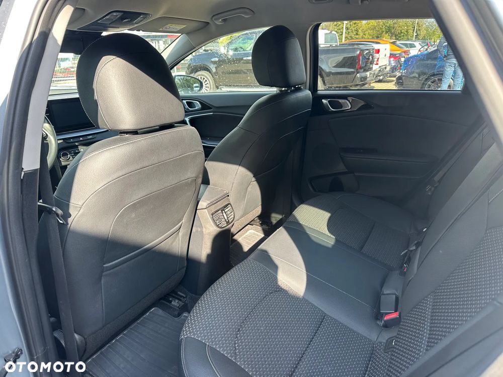 Kia Ceed - 11