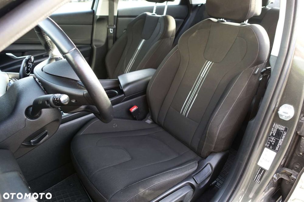 Hyundai Elantra - 12