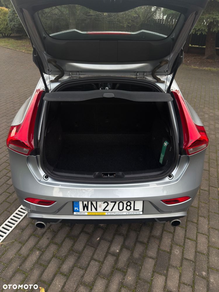Volvo V40 D2 R-Design - 16