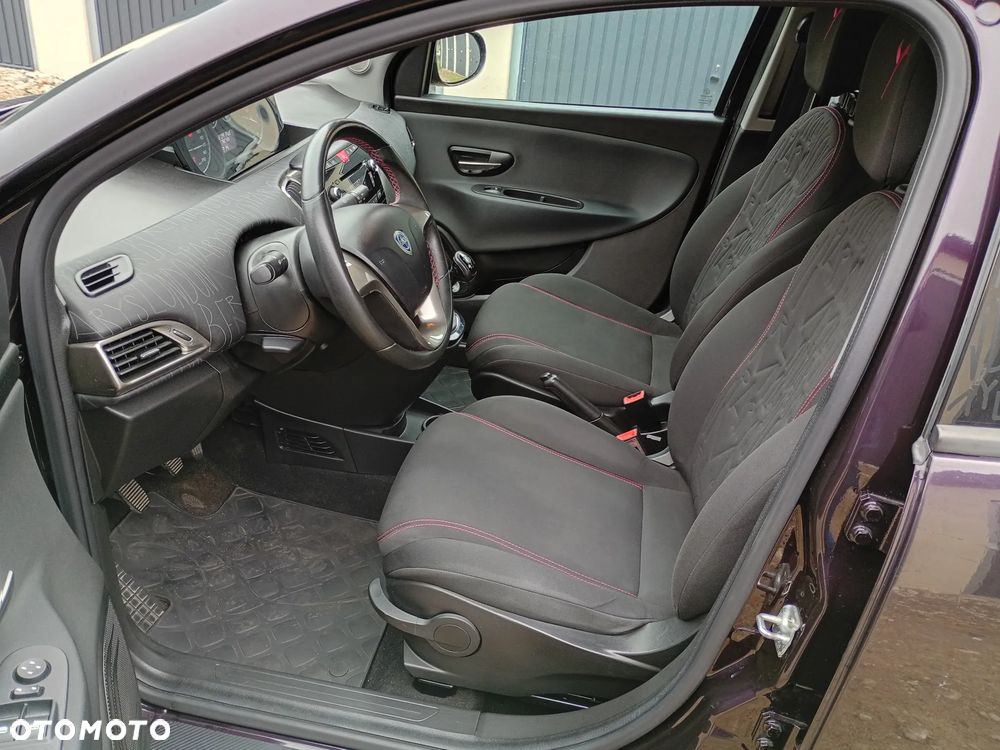 Lancia Ypsilon - 9