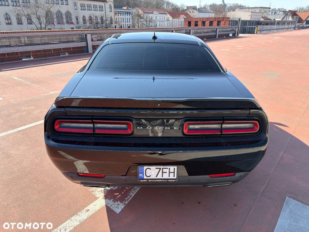 Dodge Challenger - 12