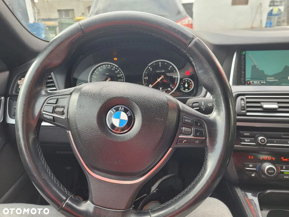BMW Seria 5 525d xDrive - 2