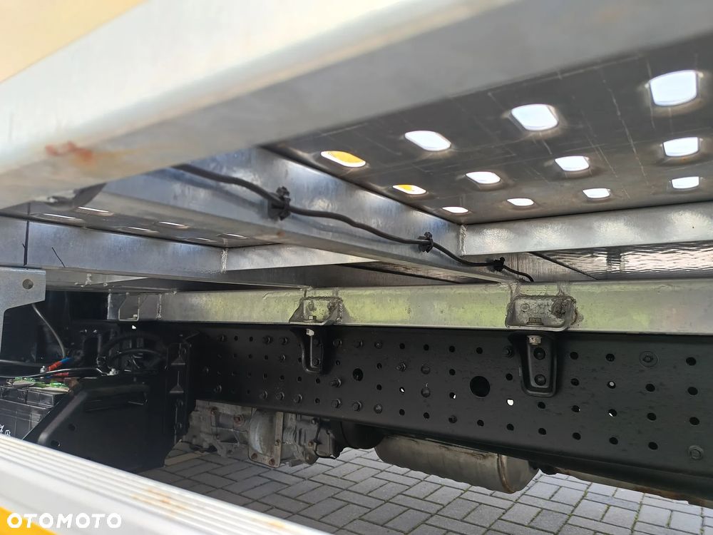 Mitsubishi FUSO CANTER 7C15 - 14
