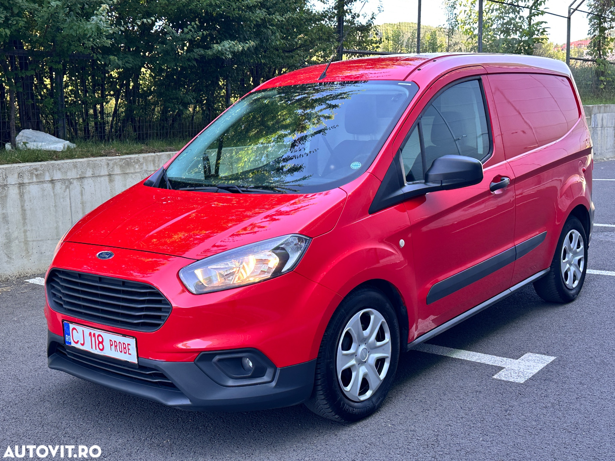 Ford Transit Courier - 17