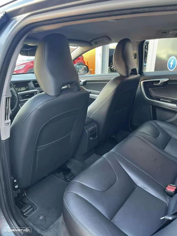 Volvo V60 2.0 D2 Momentum Drive - 15